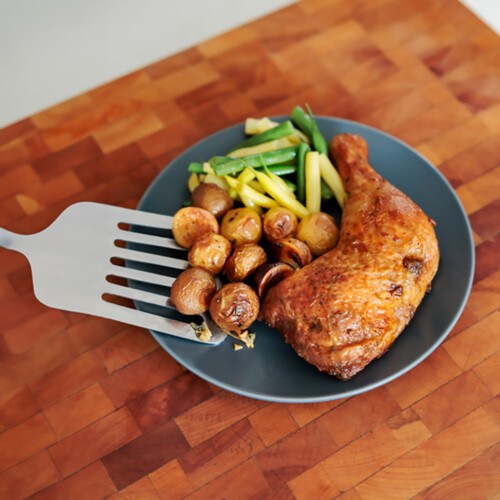 Maple Leaf Chicken Legs Cooked Rotisserie 3 Pieces 600 g - Voilà Online  Groceries & Offers