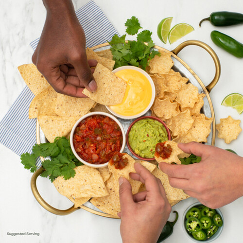 Tostitos Hint of Spicy Queso flavour tortilla chips 275 g
