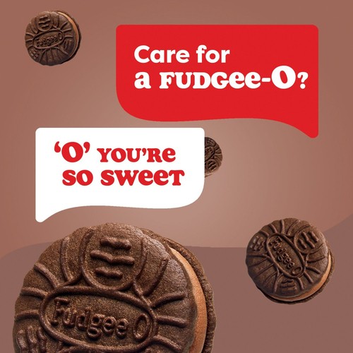 Fudgee-O Sandwich Cookies Chocolatey Creme Filled 303 g