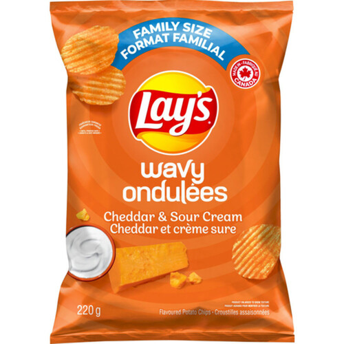 Lay's Potato Chips Wavy Cheddar & Sour Cream 220 g