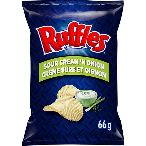 Ruffles Sour Cream 'n Onion Flavoured Potato Chips (small bag) 66 g